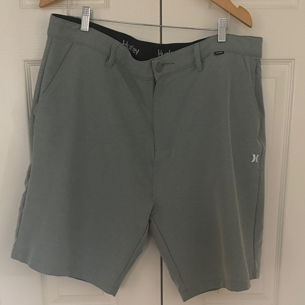 Men’s Hurley size 40 mint green shorts